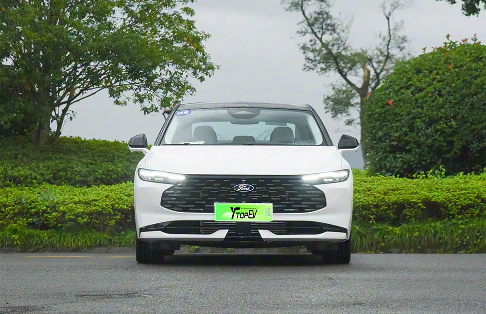 imgi_3_1_3(41) Ford Mondeo 2026 – China Export Vehicle | EVOVED - Image 1