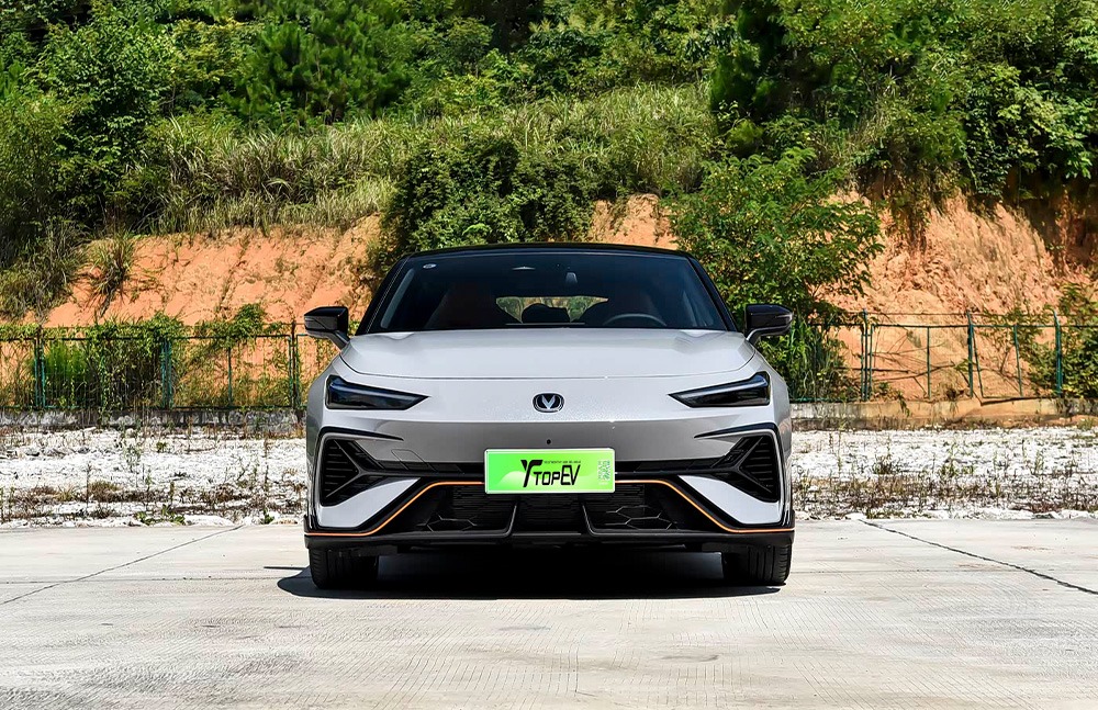 imgi_3_1_3(7) 2026 Changan UNI-V 3rd-Gen – China Export Vehicle | EVOVED - Image 1
