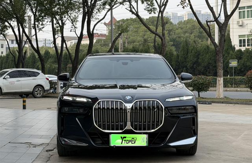 imgi_4_bmw i7 2 BMW i7 2026 eDrive50L Luxury Package – Factory Price From China | EVOVED - Image 1