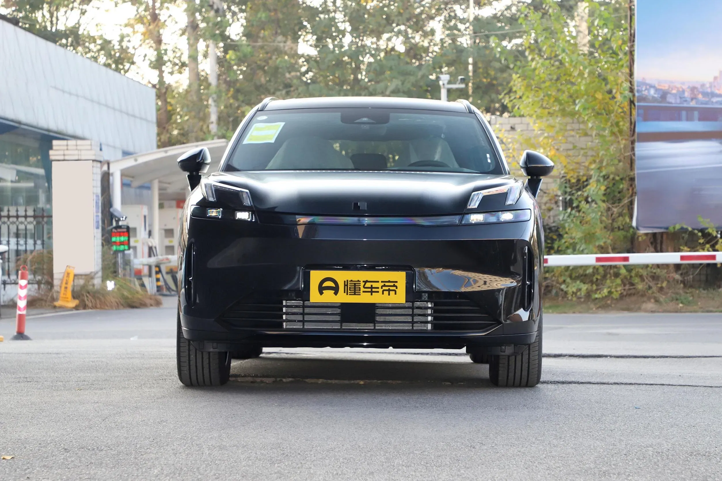 imgi_71_Brand-New-Lynk-Co-08-Em-P-Second-Hand-Plug-in-Hybrid-Electric-Car Lynk&Co 08 Em-P 2026 Model 120km Longrange PRO SUV Car – In Stock in China | EVOVED - Image 1