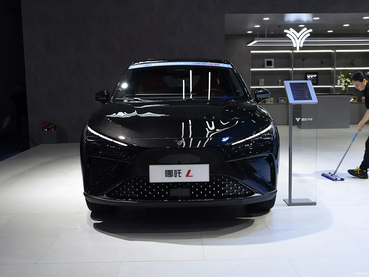 imgi_75_Neta-L-2024-Pure-Electric-SUV-510km-Range-and-Extend-Range-All-Versions-Available Neta L EV Electric Compact SUV Electric Car – Ships Worldwide From China | EVOVED - Image 1
