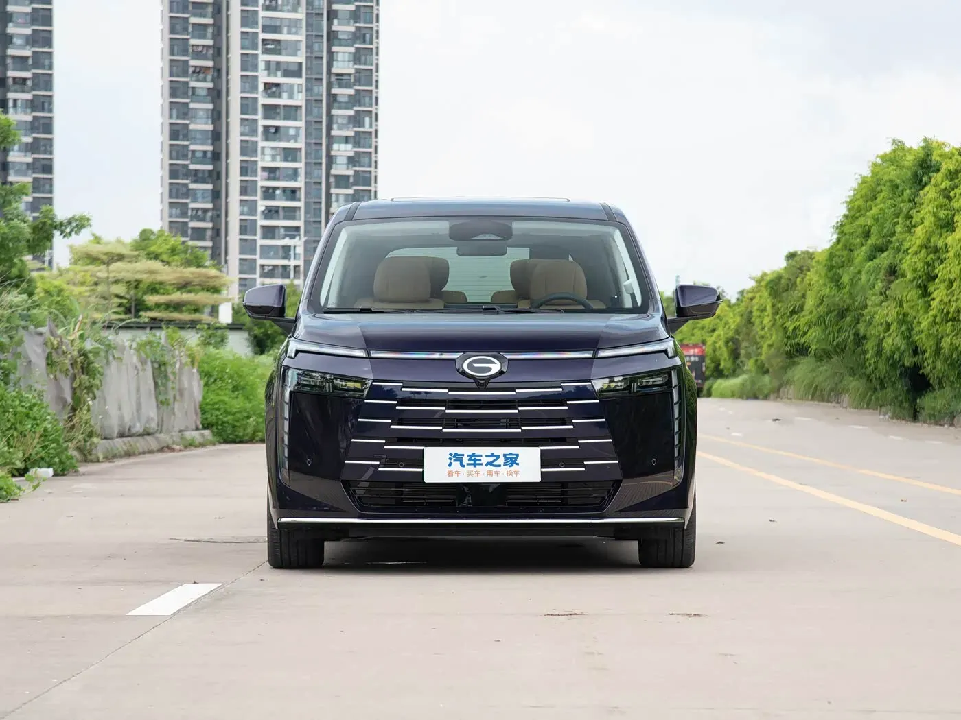 imgi_96_GAC-Trumpchi-E8-Large-Phev-MPV-Sedan-7-Seats-New-Energy-Vehicle GAC Trumpchi E8 Phev 7 Seats New Energy Vehicle MPV – Ships Worldwide From China | EVOVED - Image 1