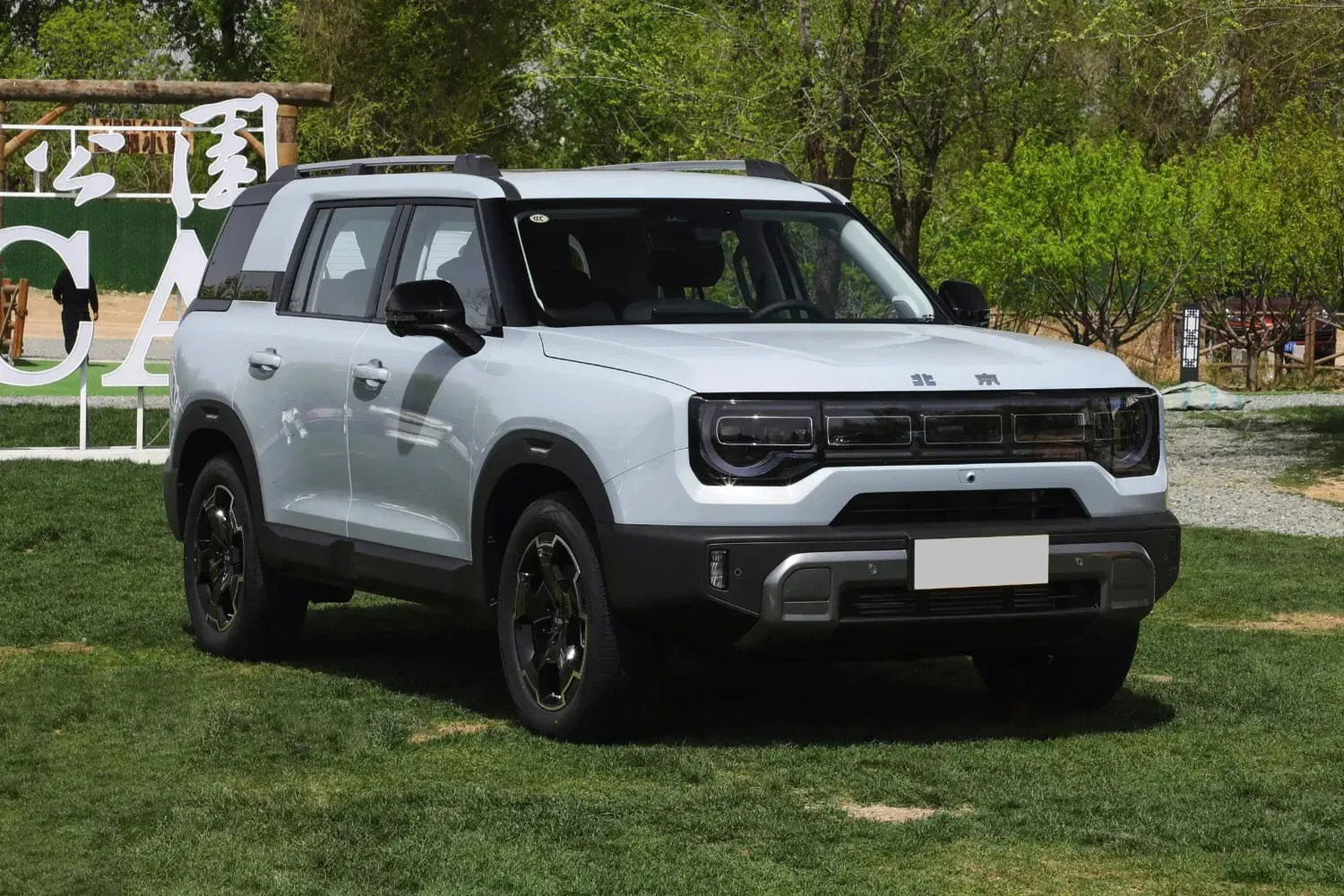 imgi_18_Baic-Motor-Beijing-Bj30-SUV-Gasoline-Cars-1-5t-Light-off-Road-Petrol-SUV-Car-Secon BAIC BJ30 – For Sale From China | EVOVED - Image 1