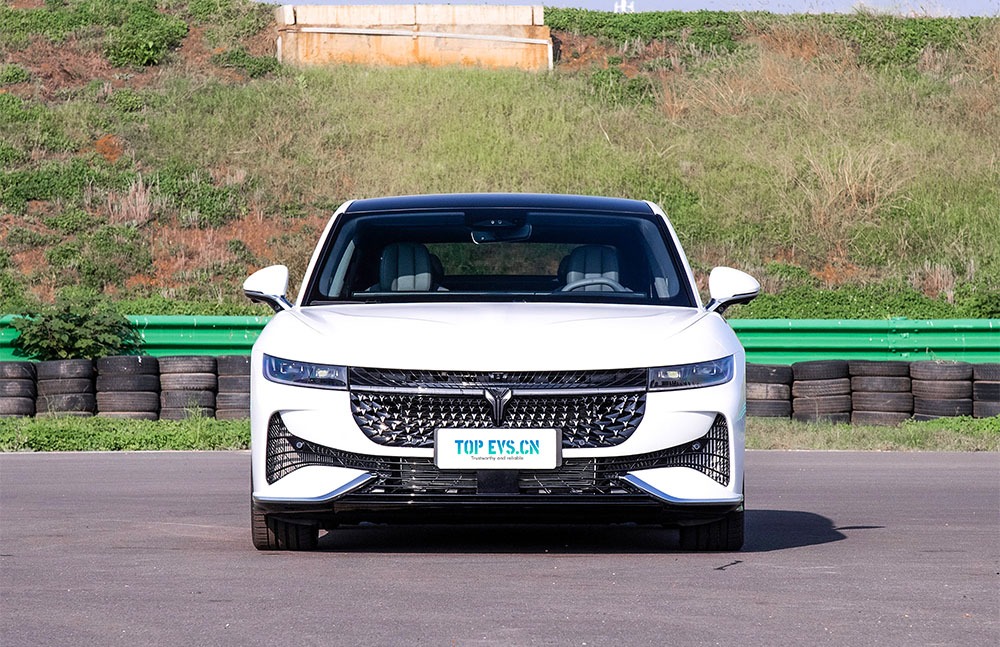 imgi_3_1_3(26) Voyah Passion PHEV – Ready for Export From China | EVOVED - Image 1