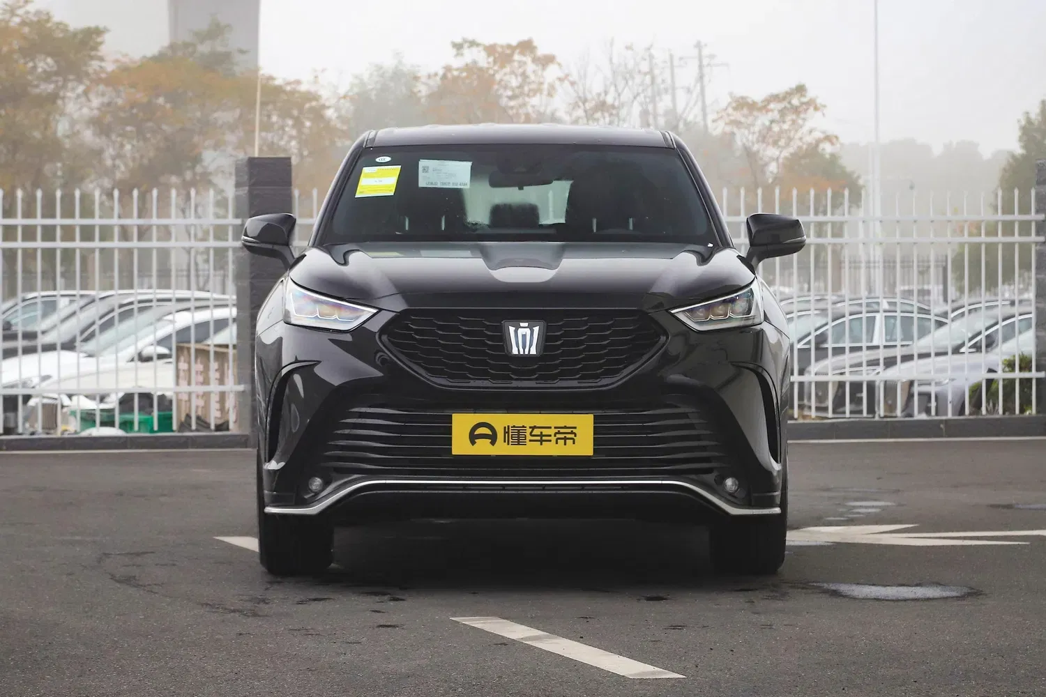 imgi_41_Toyota-Crown-2023-Phev-Second-Hand-Electric-Car-Auto-Vehicle Toyota Crown 2023 Phev – For Sale From China | EVOVED - Image 1