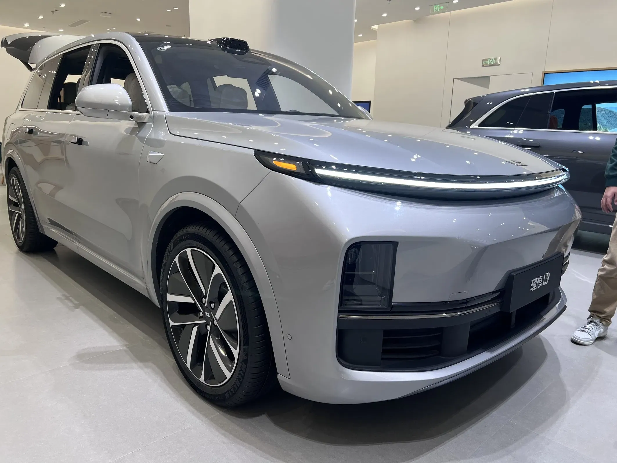 imgi_78_Lixiang-Li-Auto-2024-L7-L8-L9-Extend-Range-Electric-SUV-All-Versions-Available Lixiang Li Auto 2024 – For Sale From China | EVOVED - Image 1